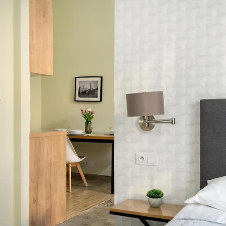 Jasne Studia Very Berry W Centrum Poznania By Renters Appartement *