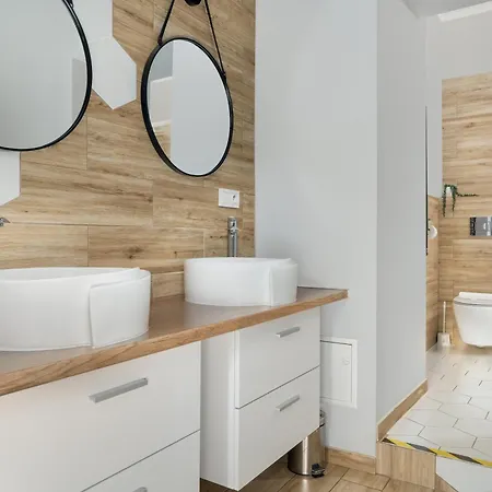 Jasne Studia Very Berry W Centrum Poznania By Renters *