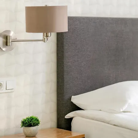 Jasne Studia Very Berry W Centrum Poznania By Renters Appartement