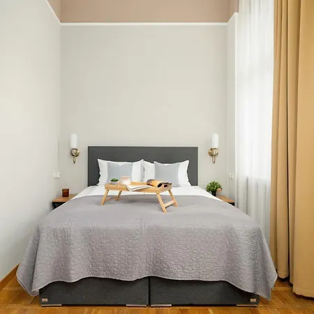 Jasne Studia Very Berry W Centrum Poznania By Renters Apartament