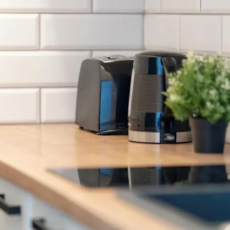 Jasne Studia Very Berry W Centrum Poznania By Renters Lägenhet