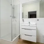 Apartment Jasne Studia Very Berry W Centrum Poznania By Renters Poznan