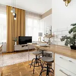 Jasne Studia Very Berry W Centrum Poznania By Renters Lejlighed