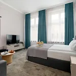 Jasne Studia Very Berry W Centrum Poznania By Renters