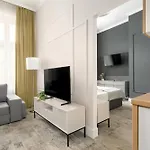 Apartment Jasne Studia Very Berry W Centrum Poznania By Renters *