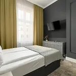 Jasne Studia Very Berry W Centrum Poznania By Renters Apartment *
