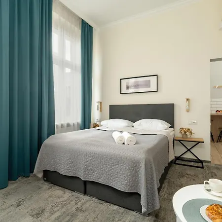 Jasne Studia Very Berry W Centrum Poznania By Renters