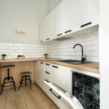 Jasne Studia Very Berry W Centrum Poznania By Renters Apartment Poznan