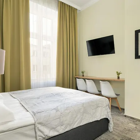 Jasne Studia Very Berry W Centrum Poznania By Renters * Poznan