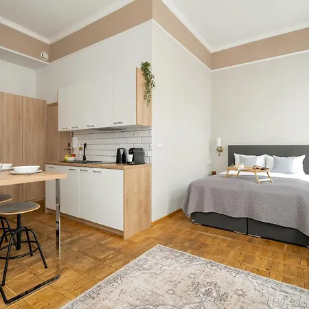 Apartment Jasne Studia Very Berry W Centrum Poznania By Renters