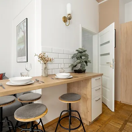 Jasne Studia Very Berry W Centrum Poznania By Renters Διαμέρισμα *