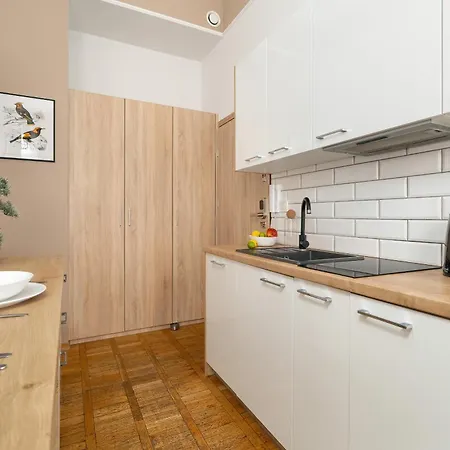 Jasne Studia Very Berry W Centrum Poznania By Renters *