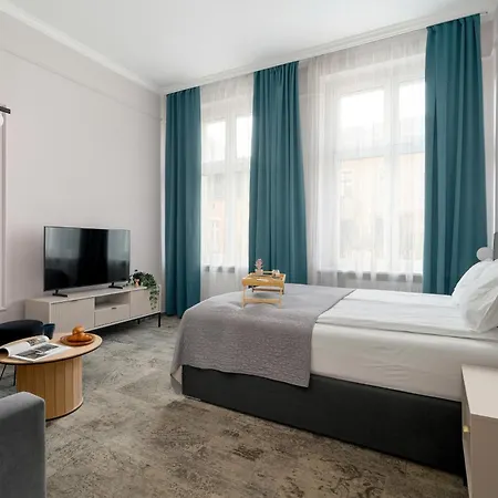 Jasne Studia Very Berry W Centrum Poznania By Renters