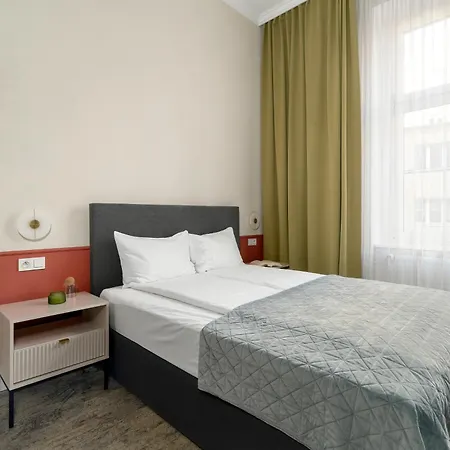 Apartment Jasne Studia Very Berry W Centrum Poznania By Renters Poznan