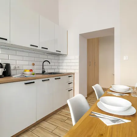 Jasne Studia Very Berry W Centrum Poznania By Renters *