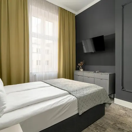 Jasne Studia Very Berry W Centrum Poznania By Renters Διαμέρισμα *