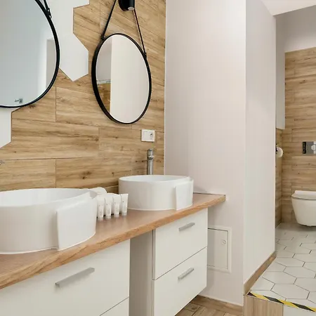 Jasne Studia Very Berry W Centrum Poznania By Renters