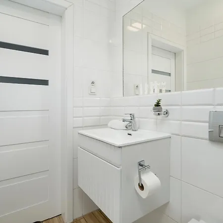 Jasne Studia Very Berry W Centrum Poznania By Renters * Πόζναν