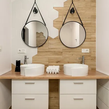 Jasne Studia Very Berry W Centrum Poznania By Renters * Poznań