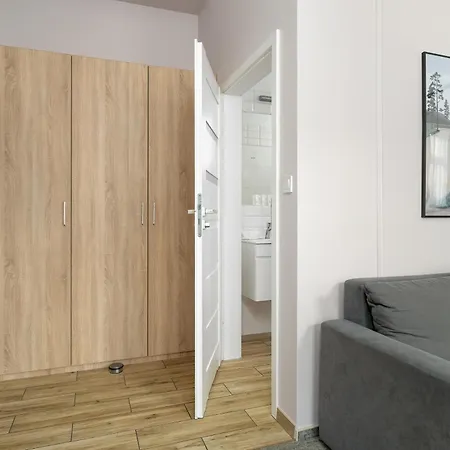 Jasne Studia Very Berry W Centrum Poznania By Renters