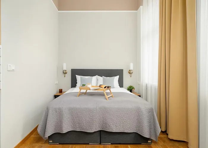 Jasne Studia Very Berry W Centrum Poznania By Renters Appartamento