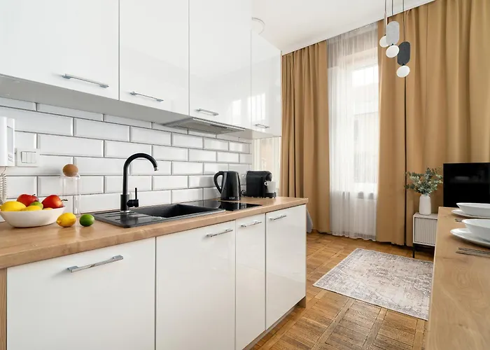 Jasne Studia Very Berry W Centrum Poznania By Renters * Poznan