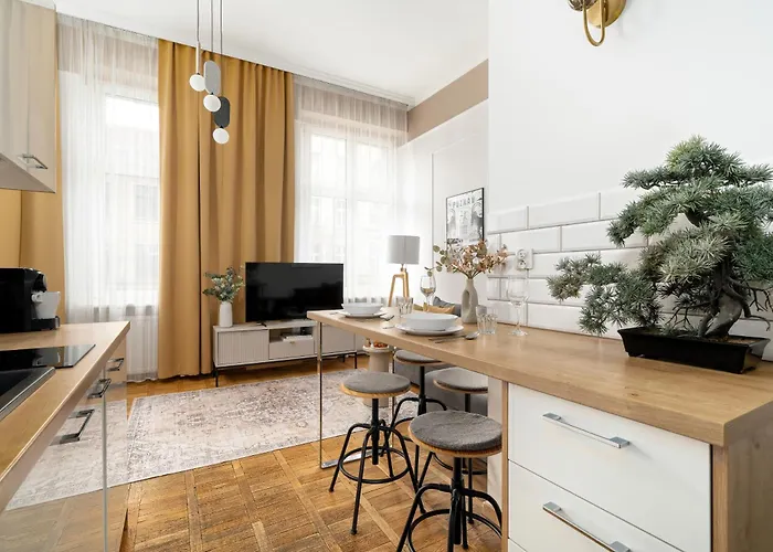 Jasne Studia Very Berry W Centrum Poznania By Renters Apartment