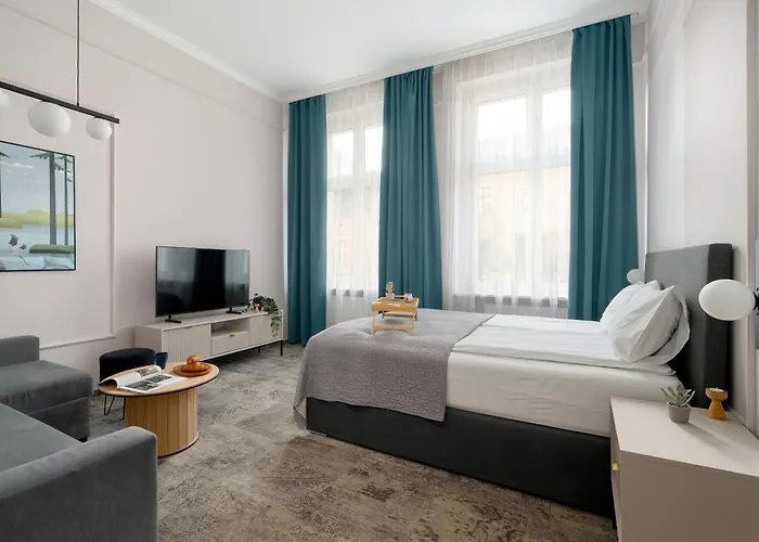 Jasne Studia Very Berry W Centrum Poznania By Renters