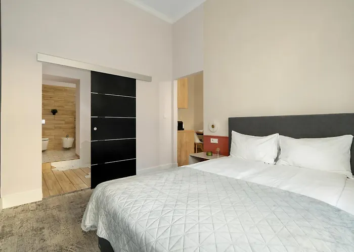 Jasne Studia Very Berry W Centrum Poznania By Renters