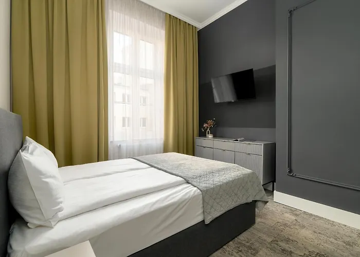 Jasne Studia Very Berry W Centrum Poznania By Renters Appartamento *