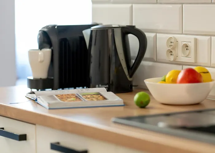 Jasne Studia Very Berry W Centrum Poznania By Renters Apartment