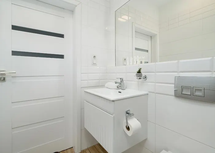 Jasne Studia Very Berry W Centrum Poznania By Renters * Poznan